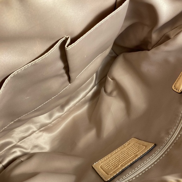 Coach POPPY Red and White Floral PRINT HALLIE Tote - Picture 6 of 7